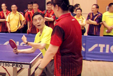 (陸元盛)生膠彈擊抓住這個(gè)點(diǎn)，能打出勢(shì)大力沉又穩(wěn)定的球！