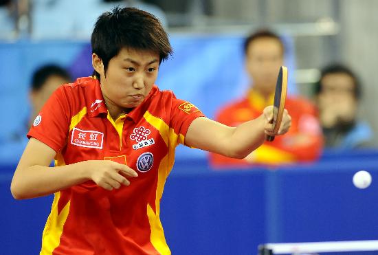 右手郭躍撇外斜線