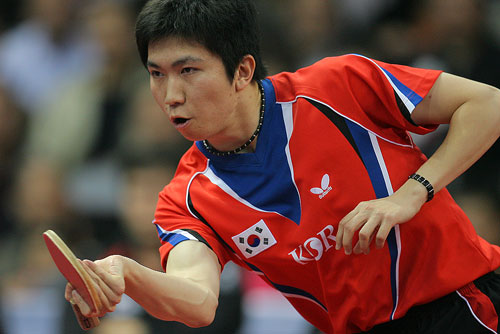 柳成敏反手彈擊示意圖