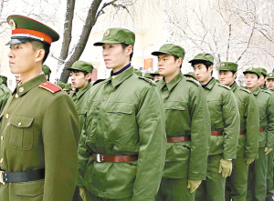 中國國手雪地軍訓(xùn)迎奧運王勵勤成"最不守紀(jì)律"學(xué)員