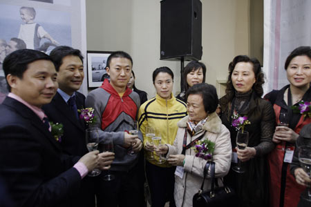 冠軍之禮打造中國王牌軍團 王楠馬琳忙里偷閑走秀