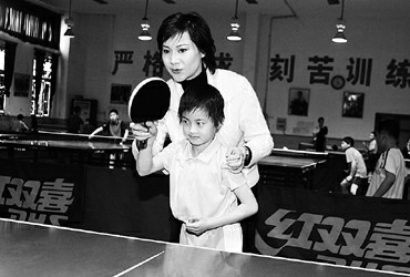 曹燕華上了球臺忘了年齡 人才培養應該薪火相傳