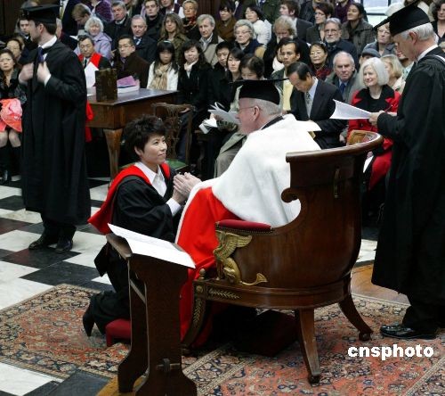 鄧亞萍獲劍橋大學博士學位成英倫名校800年第1人