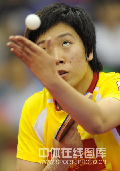 圖文-[乒超第15輪]山東3-2北京 李曉霞動作隱蔽