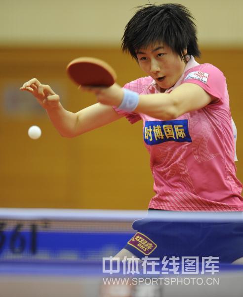 圖文-[乒超第15輪]山東3-2北京 丁寧反手進攻