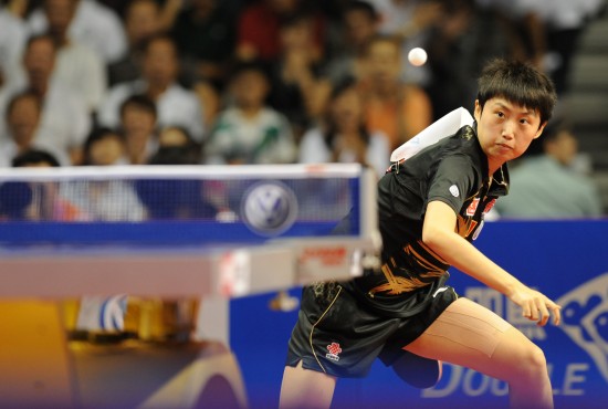 圖文-女乒世界杯劉詩雯女單奪冠 郭躍準備回球
