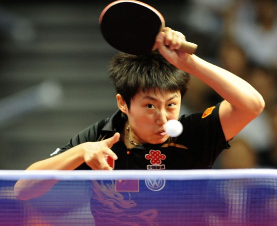 圖文-女乒世界杯劉詩雯女單奪冠 郭躍大力回球