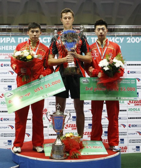 圖文-薩姆索諾夫獲男子世界杯冠軍 冠亞季軍合影