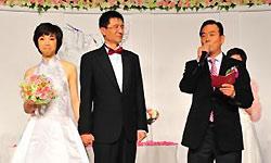 張怡寧婚禮新照片曝光 輕挽新郎臂彎小鳥依人(圖)