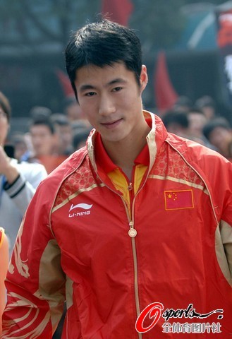 圖文-王勵勤武漢出席商業活動 乒球一哥江城粉絲眾多