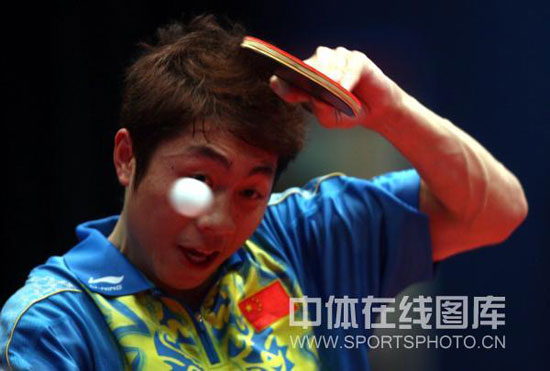 圖文-許昕4比2勝張繼科男單封王 許昕奮力側身