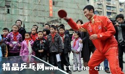 中外乒球名將訪問在建小學&nbsp;傳授球技共同舞蹈