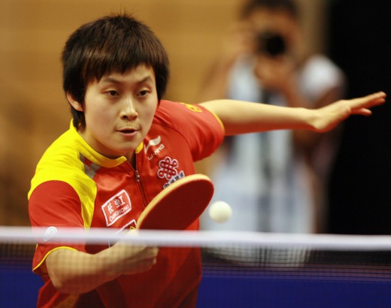 圖文-德國公開賽馮亞蘭勝丁寧奪冠 馮亞蘭冷靜回球