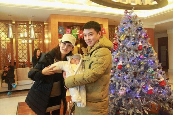 王皓愛(ài)子首度曝光&nbsp;一家三口將拍微電影