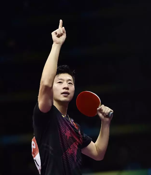 獲“最佳男運(yùn)動(dòng)員”提名的馬龍和樊振東，2015年都做了什么？