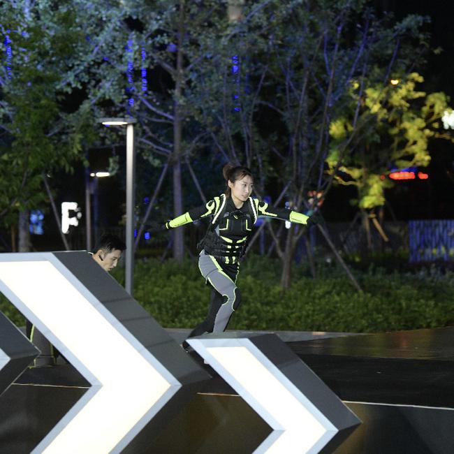 郭躍運(yùn)動(dòng)服交接棒