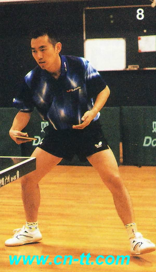 孔令輝反手拉球圖解