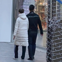 丁寧手牽“185男友”逛街被偶遇，知情人透露婚期將至 ,今年會(huì)結(jié)婚嗎？