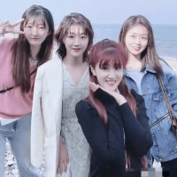 好漂亮！陳夢(mèng)攜3美女吹海風(fēng)，深V吸睛！ 