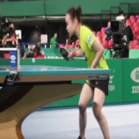 動(dòng)作很漂亮！“零距離”看伊藤美誠(chéng)練球，步法值得業(yè)余學(xué)習(xí) 