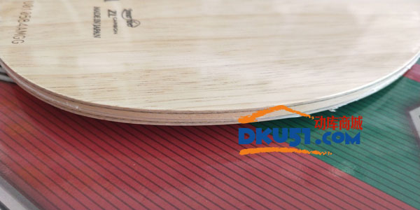 蝴蝶阿波羅尼亞試打?qū)Ρ燃t雙喜字母W968底板感受