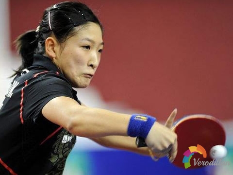 反手擊球時總是出臺,發(fā)不上力是什么緣故原由