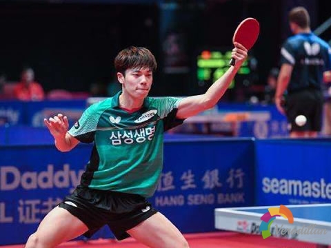 乒乓初學(xué)者若那邊理臺內(nèi)/出臺下旋球?qū)φ蘸? class=