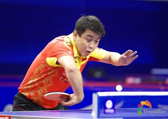 直拍拉下旋時,板形應是什么樣的