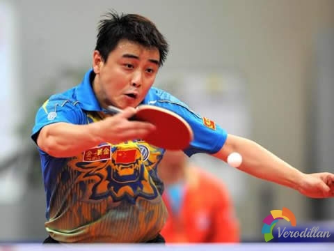 直拍橫襲擊球無力,弧線偏高,要害是三個(gè)細(xì)節(jié)沒到位