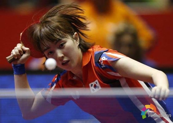 正手拉側(cè)旋弧圈球特點及動作要領(lǐng)